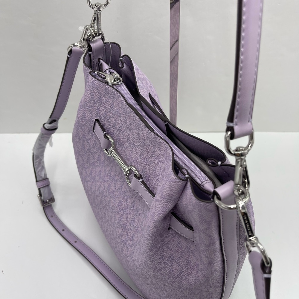 MICHAEL KORS Carson Md Sign Logo Convertible Bucket Cross Shoulder
Lt Quartz
NWT - Picture 12 of 16